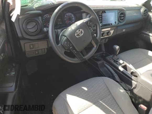2023 Toyota Tacoma SR z VIN 3TYRZ5CN6PT024543, wystawiony jako Copart lot #81813015 z przebiegiem 18 867 mil mil oraz Szkoda całkowita • Salvage title. Historia ofert i sprzedaży dostępna na DreamBid. Obrazek 8.