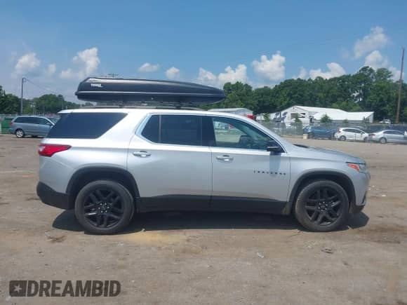 2019 Chevrolet Traverse LT Cloth z VIN 1GNEVGKW0KJ157212, wystawiony jako IAAI lot #42800696 z przebiegiem 84 825 mil mil oraz . Historia ofert i sprzedaży dostępna na DreamBid. Obrazek 13.