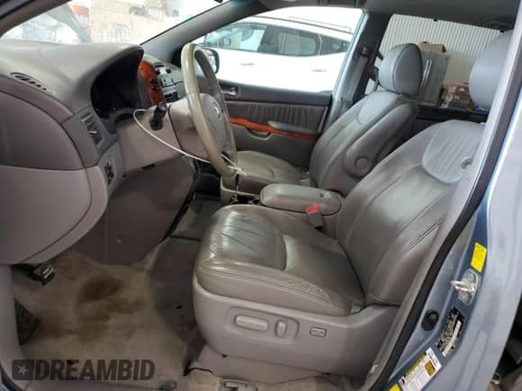 2010 Toyota Sienna XLE с VIN 5TDYK4CC3AS322737, выставлен на аукционе Copart как лот 71288485 с пробегом 307 807 миль миль и Списание • Salvage title. История ставок и продаж доступна на DreamBid. Изображение 7.