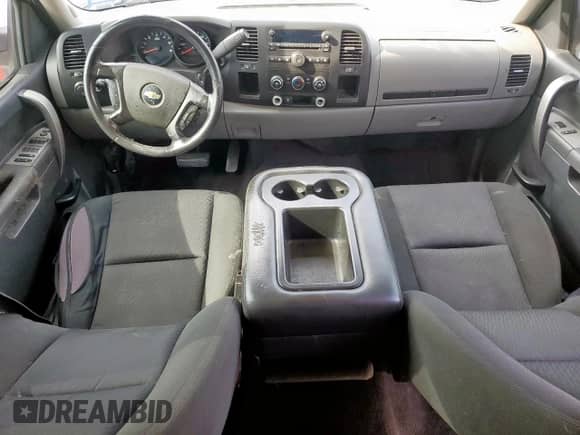 2011 Chevrolet Silverado 1500 LS z VIN 1GCRCREA7BZ206760, wystawiony jako Copart lot #60814845 z przebiegiem 254 535 mil mil oraz Szkoda całkowita • Salvage title. Historia ofert i sprzedaży dostępna na DreamBid. Obrazek 8.