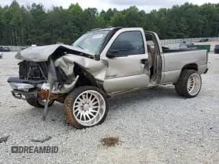 2001 Chevrolet Silverado 2500HD LS z VIN 1GCHK29171E229509, wystawiony jako Copart lot #60524705 z przebiegiem Nie podano mil oraz Szkoda całkowita • Salvage title. Historia ofert i sprzedaży dostępna na DreamBid. Obrazek 1.