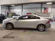 2016 Volvo S60 T5 Drive-E Premier z VIN YV126MFK7G2409287, wystawiony jako IAAI lot #42359026 z przebiegiem 51 495 mil mil oraz . Historia ofert i sprzedaży dostępna na DreamBid. Obrazek 14.