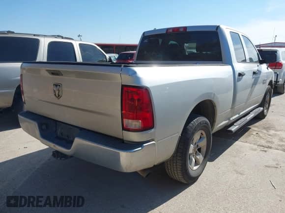 2013 Ram 1500 Tradesman z VIN 1C6RR6FP8DS581320, wystawiony jako IAAI lot #41386510 z przebiegiem 141 632 mil mil oraz . Historia ofert i sprzedaży dostępna na DreamBid. Obrazek 4.