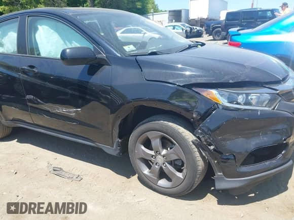 2020 Honda HR-V LX z VIN 3CZRU6H30LM739135, wystawiony jako IAAI lot #42394329 z przebiegiem 102 112 mil mil oraz . Historia ofert i sprzedaży dostępna na DreamBid. Obrazek 6.