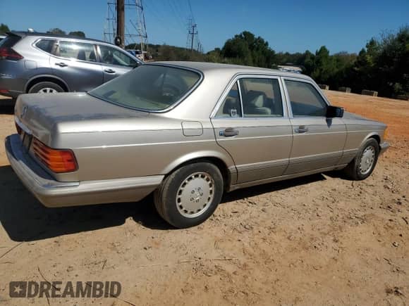 1990 Mercedes-Benz 300 с VIN WDBCA24E0LA516383, выставлен на аукционе Copart как лот 84592795 с пробегом 233 559 миль миль и Чистый • Clean title. История ставок и продаж доступна на DreamBid. Изображение 3.
