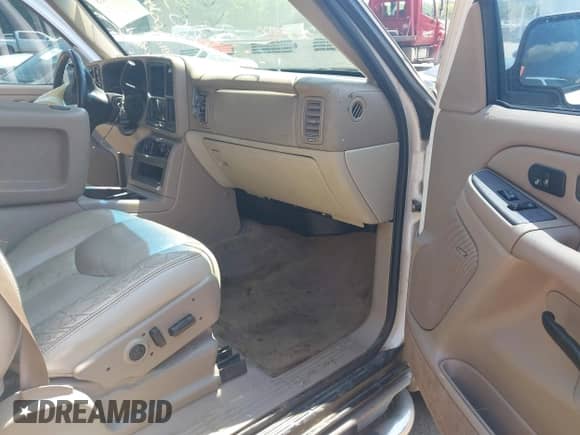 2004 Chevrolet Suburban LS with VIN 3GNFK16Z34G147602, listed as a IAAI auction lot 43005553 with 95,598 mi miles and . Bid and sale history available at DreamBid. Image 5.