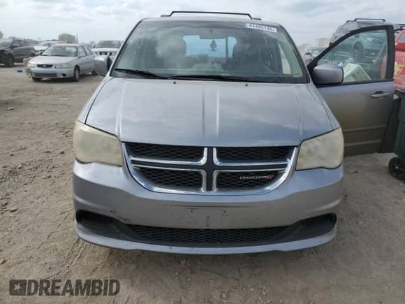 2013 Dodge Grand Caravan SXT z VIN 2C4RDGCG0DR553286, wystawiony jako Copart lot #84485135 z przebiegiem 157 927 mil mil oraz Czysty tytuł • Clean title. Historia ofert i sprzedaży dostępna na DreamBid. Obrazek 5.