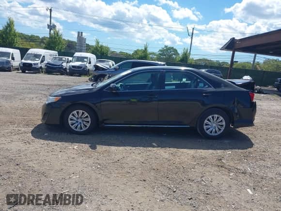2014 Toyota Camry LE с VIN 4T1BD1FK2EU132653, выставлен на аукционе IAAI как лот 43098010 с пробегом 265 804 миль миль и . История ставок и продаж доступна на DreamBid. Изображение 14.