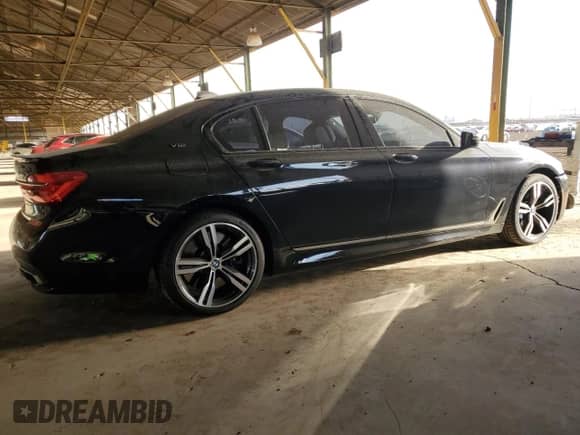 2018 BMW 7 Series M760i xDrive с VIN WBA7H6C57JG614681, выставлен на аукционе Copart как лот 46697275 с пробегом 45 449 миль миль и Списание • Salvage title. История ставок и продаж доступна на DreamBid. Изображение 3.