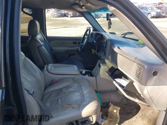 2002 Chevrolet Suburban Z71 with VIN 3GNFK16Z92G181007, listed as a IAAI auction lot 40950544 with 207,982 mi miles and . Bid and sale history available at DreamBid. Image 5.