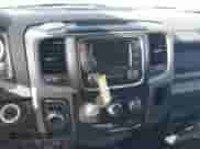 2017 Ram 1500 Express z VIN 1C6RR6KT2HS836083, wystawiony jako IAAI lot #41196687 z przebiegiem 94 127 mil mil oraz . Historia ofert i sprzedaży dostępna na DreamBid. Obrazek 11.