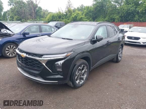 2025 Chevrolet Trax LT с VIN KL77LHEP2SC063688, выставлен на аукционе IAAI как лот 42867909 с пробегом 8 193 миль миль и . История ставок и продаж доступна на DreamBid. Изображение 2.