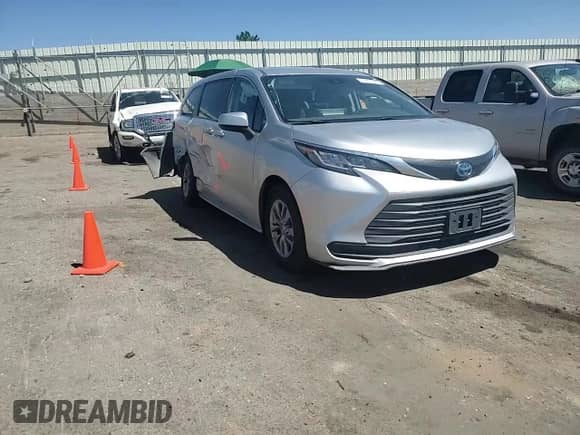 2022 Toyota Sienna LE with VIN 5TDKRKEC2NS117967, listed as a Copart auction lot 67005345 with 98,618 mi miles and Salvage title. Bid and sale history available at DreamBid. Image 14.