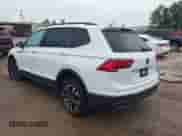 2022 Volkswagen Tiguan S z VIN 3VV1B7AX1NM144102, wystawiony jako IAAI lot #42324072 z przebiegiem 54 974 mil mil oraz . Historia ofert i sprzedaży dostępna na DreamBid. Obrazek 3.