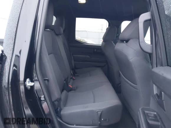 2024 Toyota Tacoma SR5 z VIN 3TMKB5FN3RM004833, wystawiony jako IAAI lot #41580572 z przebiegiem 7 039 mil mil oraz . Historia ofert i sprzedaży dostępna na DreamBid. Obrazek 8.