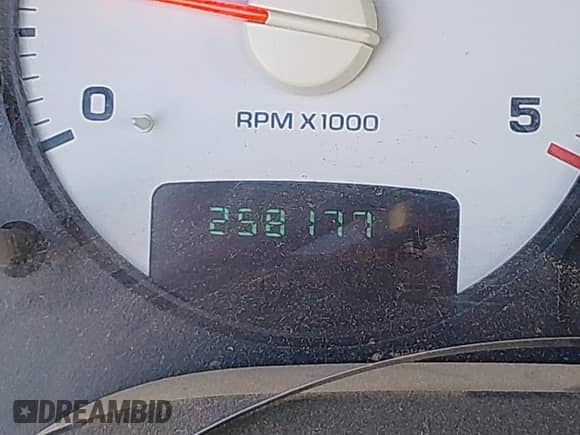 2003 Dodge 2500 ST z VIN 3D7KA28C43G733285, wystawiony jako IAAI lot #41762538 z przebiegiem 258 177 mil mil oraz . Historia ofert i sprzedaży dostępna na DreamBid. Obrazek 16.