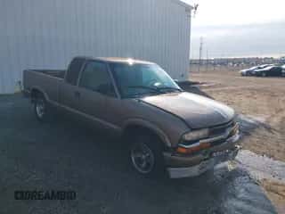 2002 Chevrolet S-10 LS z VIN 1GCCS19W228175875, wystawiony jako IAAI lot #43480829 z przebiegiem 176 823 mil mil oraz . Historia ofert i sprzedaży dostępna na DreamBid. Obrazek 1.