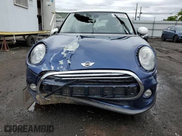 2016 MINI Hardtop with VIN WMWXP5C58G3B76219, listed as a Copart auction lot 57879225 with 94,245 mi miles and Salvage title. Bid and sale history available at DreamBid. Image 5.