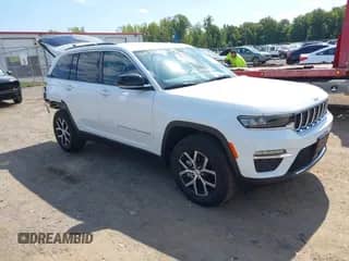 2025 Jeep Grand Cherokee Limited z VIN 1C4RJHBG4S8636051, wystawiony jako IAAI lot #43165977 z przebiegiem 7 396 mil mil oraz . Historia ofert i sprzedaży dostępna na DreamBid. Obrazek 1.