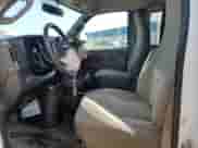 2019 Chevrolet Express Cargo z VIN 1GCWGAFG8K1306649, wystawiony jako Copart lot #53841545 z przebiegiem 84 851 mil mil oraz Czysty tytuł • Clean title. Historia ofert i sprzedaży dostępna na DreamBid. Obrazek 7.