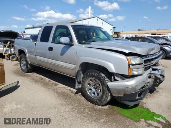2006 Chevrolet Silverado 1500 LT1 with VIN 2GCEK19V561259455, listed as a Copart auction lot 64430245 with 262,394 mi miles and Salvage title. Bid and sale history available at DreamBid. Image 4.