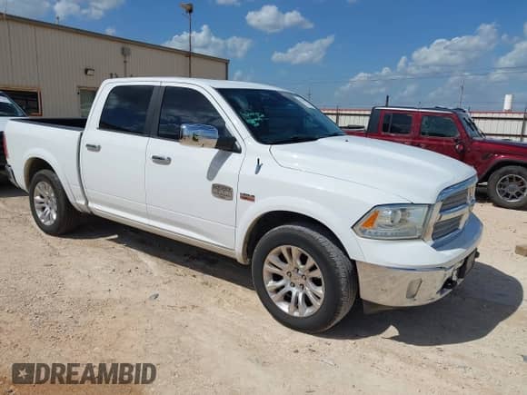 2014 Ram 1500 Longhorn z VIN 1C6RR6PTXES122156, wystawiony jako IAAI lot #42703793 z przebiegiem 160 796 mil mil oraz . Historia ofert i sprzedaży dostępna na DreamBid. Obrazek 1.