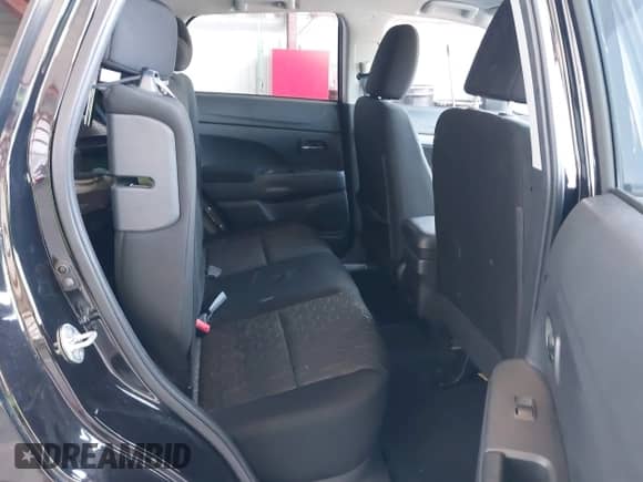 2023 Mitsubishi Outlander ES z VIN JA4ARUAU9PU013541, wystawiony jako IAAI lot #42392348 z przebiegiem 27 760 mil mil oraz . Historia ofert i sprzedaży dostępna na DreamBid. Obrazek 8.