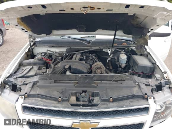 2010 Chevrolet Suburban LT with VIN 1GNUKJE32AR113764, listed as a IAAI auction lot 43277102 with 297,432 mi miles and . Bid and sale history available at DreamBid. Image 10.
