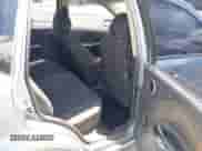 2007 Chevrolet Aveo LS z VIN KL1TD66607B726754, wystawiony jako IAAI lot #42720644 z przebiegiem 163 292 mil mil oraz . Historia ofert i sprzedaży dostępna na DreamBid. Obrazek 8.