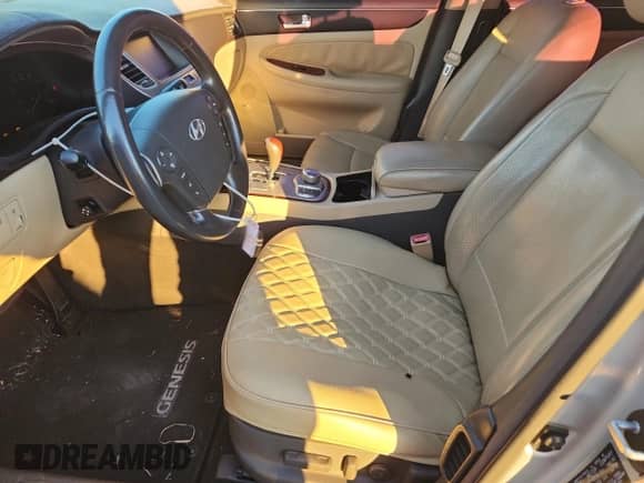 2012 Hyundai Genesis 3.8L с VIN KMHGC4DD1CU152081, выставлен на аукционе Copart как лот 87235375 с пробегом 209 636 миль миль и Списание • Salvage title. История ставок и продаж доступна на DreamBid. Изображение 7.