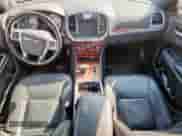 2012 Chrysler 300 Limited z VIN 2C3CCACG0CH289016, wystawiony jako Copart lot #85167745 z przebiegiem 186 046 mil mil oraz Czysty tytuł • Clean title. Historia ofert i sprzedaży dostępna na DreamBid. Obrazek 8.