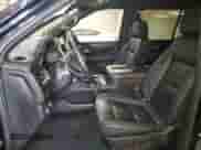 2023 Chevrolet Tahoe LT z VIN 1GNSCNKD0PR380094, wystawiony jako Copart lot #48987865 z przebiegiem 51 372 mil mil oraz Czysty tytuł • Clean title. Historia ofert i sprzedaży dostępna na DreamBid. Obrazek 7.