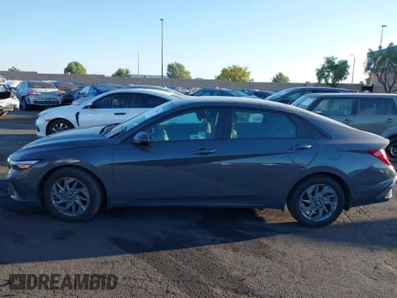 2024 Hyundai Elantra SEL z VIN KMHLM4DG8RU708529, wystawiony jako IAAI lot #42500324 z przebiegiem 20 541 mil mil oraz . Historia ofert i sprzedaży dostępna na DreamBid. Obrazek 14.