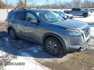2022 Nissan Pathfinder SV с VIN 5N1DR3BCXNC246149, выставлен на аукционе IAAI как лот 41394899 с пробегом 44 431 миль миль и . История ставок и продаж доступна на DreamBid. Изображение 1.