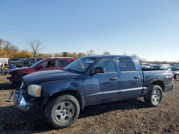 2006 Dodge Dakota SLT z VIN 1D7HW48N86S645670, wystawiony jako Copart lot #77835714 z przebiegiem 92 224 mil mil oraz Szkoda całkowita • Salvage title. Historia ofert i sprzedaży dostępna na DreamBid. Obrazek 1.