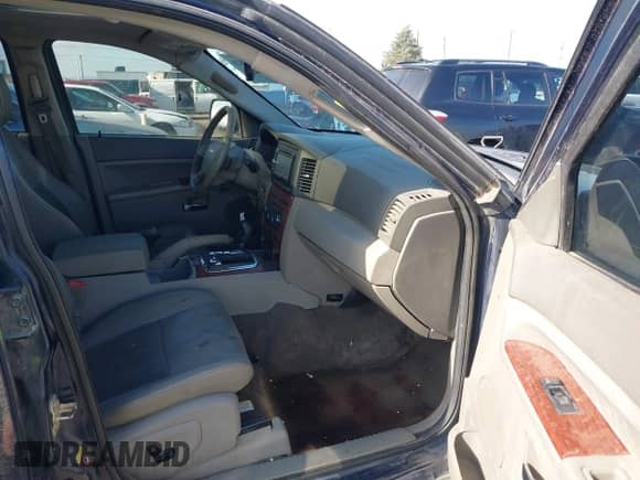 2005 Jeep Grand Cherokee Limited with VIN 1J8HR58245C677238, listed as a IAAI auction lot 41730828 with Not provided miles and . Bid and sale history available at DreamBid. Image 5.