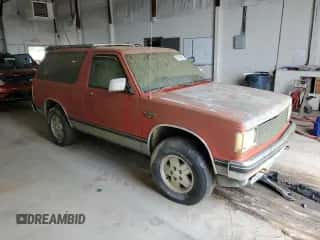 1984 Chevrolet Blazer z VIN 1G8CT18B6E0170042, wystawiony jako Copart lot #55199835 z przebiegiem 507 365 mil mil oraz Nie do naprawy • Non repairable. Historia ofert i sprzedaży dostępna na DreamBid. Obrazek 4.