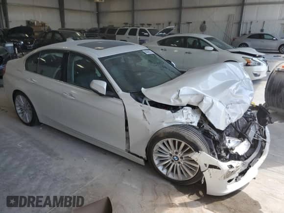 2015 BMW 3 Series 328i xDrive with VIN WBA3B3C55FJ985542, listed as a Copart auction lot 68098525 with Not provided miles and Salvage title. Bid and sale history available at DreamBid. Image 4.