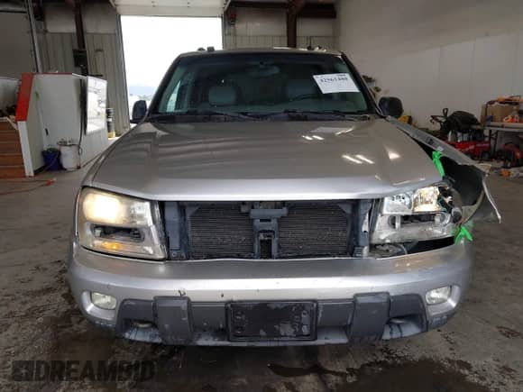 2005 Chevrolet TrailBlazer LS z VIN 1GNDT13S152154327, wystawiony jako IAAI lot #42561480 z przebiegiem 226 307 mil mil oraz . Historia ofert i sprzedaży dostępna na DreamBid. Obrazek 12.