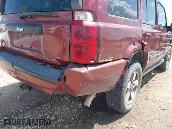 2007 Jeep Commander Sport with VIN 1J8HH48K07C699849, listed as a IAAI auction lot 42575178 with 235,638 mi miles and . Bid and sale history available at DreamBid. Image 6.