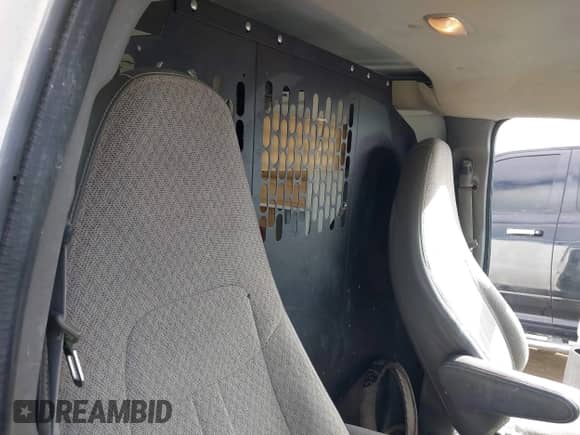 2013 Chevrolet Express Cargo z VIN 1GCWGFBA6D1108010, wystawiony jako IAAI lot #42721929 z przebiegiem 175 077 mil mil oraz . Historia ofert i sprzedaży dostępna na DreamBid. Obrazek 8.