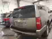 2014 Chevrolet Suburban LTZ z VIN 1GNSKKE73ER178600, wystawiony jako IAAI lot #41893913 z przebiegiem 193 780 mil mil oraz . Historia ofert i sprzedaży dostępna na DreamBid. Obrazek 16.