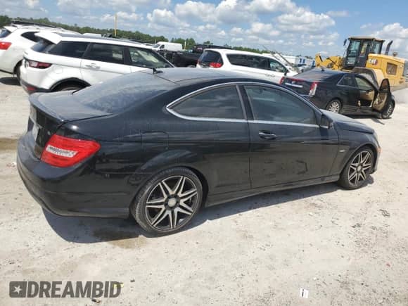 2014 Mercedes-Benz C 250 z VIN WDDGJ4HB6EG279774, wystawiony jako Copart lot #71399475 z przebiegiem 79 104 mil mil oraz Czysty tytuł • Clean title. Historia ofert i sprzedaży dostępna na DreamBid. Obrazek 3.
