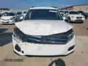 2017 Volkswagen Tiguan S с VIN WVGAV7AX7HK033776, выставлен на аукционе Copart как лот 70496165 с пробегом 74 367 миль миль и Списание • Salvage title. История ставок и продаж доступна на DreamBid. Изображение 5.