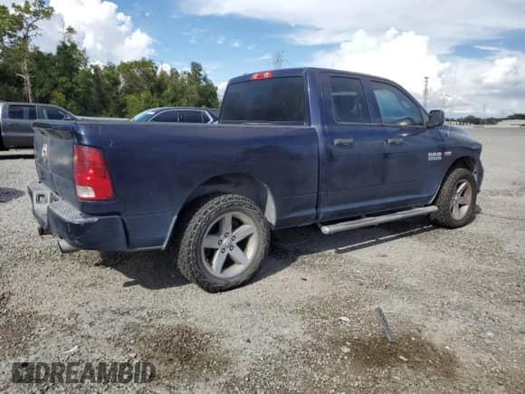 2013 Ram 1500 Express z VIN 1C6RR6FT4DS518390, wystawiony jako Copart lot #82342715 z przebiegiem 187 205 mil mil oraz Czysty tytuł • Clean title. Historia ofert i sprzedaży dostępna na DreamBid. Obrazek 3.