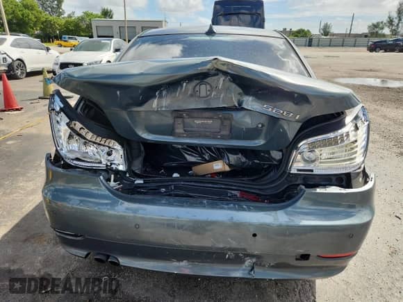 2009 BMW 5 Series 528i z VIN WBANU53549C122870, wystawiony jako Copart lot #81983975 z przebiegiem 198 286 mil mil oraz Szkoda całkowita • Salvage title. Historia ofert i sprzedaży dostępna na DreamBid. Obrazek 6.