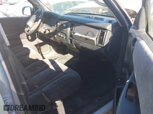 2004 Dodge Dakota Sport z VIN 1D7HG38K34S561735, wystawiony jako IAAI lot #41409622 z przebiegiem Nie podano mil oraz . Historia ofert i sprzedaży dostępna na DreamBid. Obrazek 5.