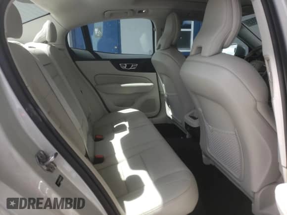 2019 Volvo S60 Momentum z VIN 7JR102FK9KG009235, wystawiony jako Copart lot #84266015 z przebiegiem 86 282 mil mil oraz Nie do naprawy • Non repairable. Historia ofert i sprzedaży dostępna na DreamBid. Obrazek 10.