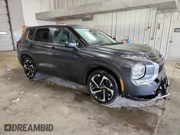 2024 Mitsubishi Outlander SE with VIN JA4J4VA82RZ081385, listed as a Copart auction lot 90705525 with 29,901 mi miles and Clean title. Bid and sale history available at DreamBid. Image 4.