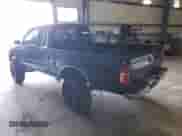 1997 Toyota Tacoma z VIN 4TAWN72N8VZ275224, wystawiony jako Copart lot #53267355 z przebiegiem 258 016 mil mil oraz Szkoda całkowita • Salvage title. Historia ofert i sprzedaży dostępna na DreamBid. Obrazek 2.